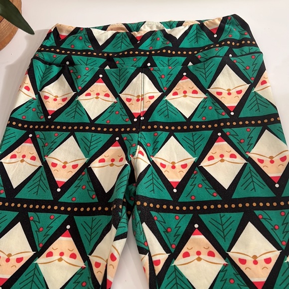 LulaRoe Christmas Geometric SANTA CLAUS Print LEGGINGS *One Size* - Picture 2 of 6